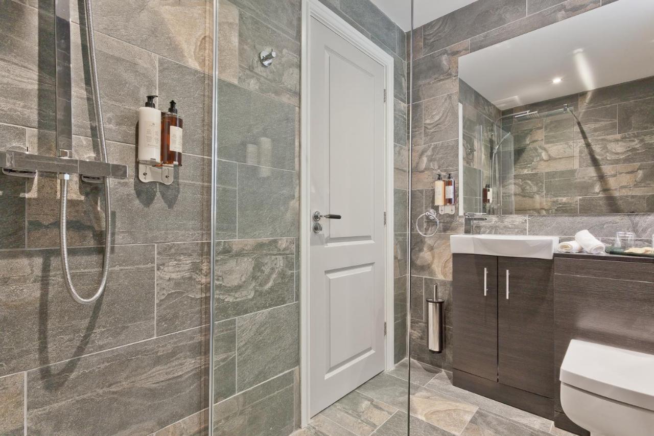 The Mews Boutique Deluxe Apartments, Sleep 2-6 People , Central Location, Free Parking Windermere Eksteriør billede
