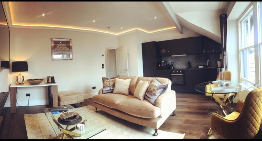 The Mews Boutique Deluxe Apartments, Sleep 2-6 People , Central Location, Free Parking Windermere Eksteriør billede