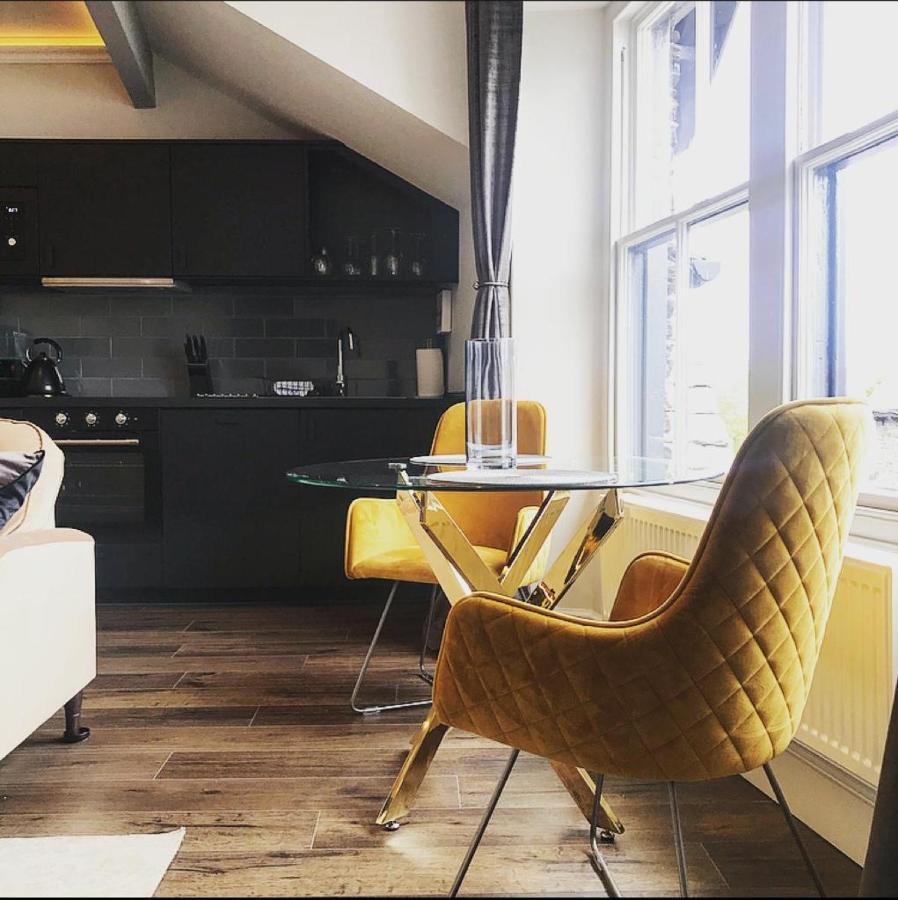 The Mews Boutique Deluxe Apartments, Sleep 2-6 People , Central Location, Free Parking Windermere Eksteriør billede