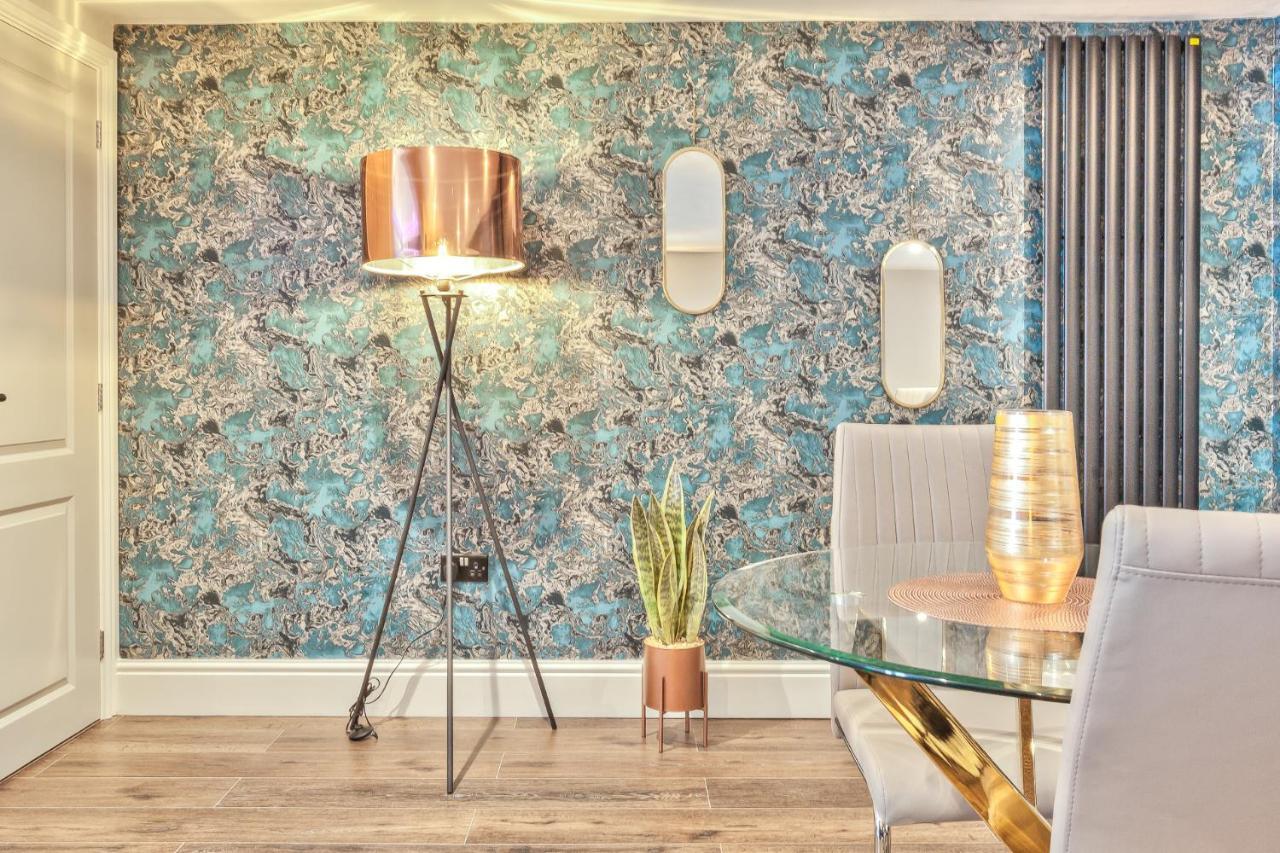 The Mews Boutique Deluxe Apartments, Sleep 2-6 People , Central Location, Free Parking Windermere Eksteriør billede