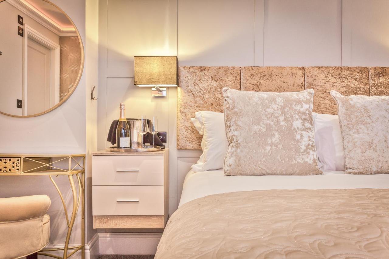 The Mews Boutique Deluxe Apartments, Sleep 2-6 People , Central Location, Free Parking Windermere Eksteriør billede