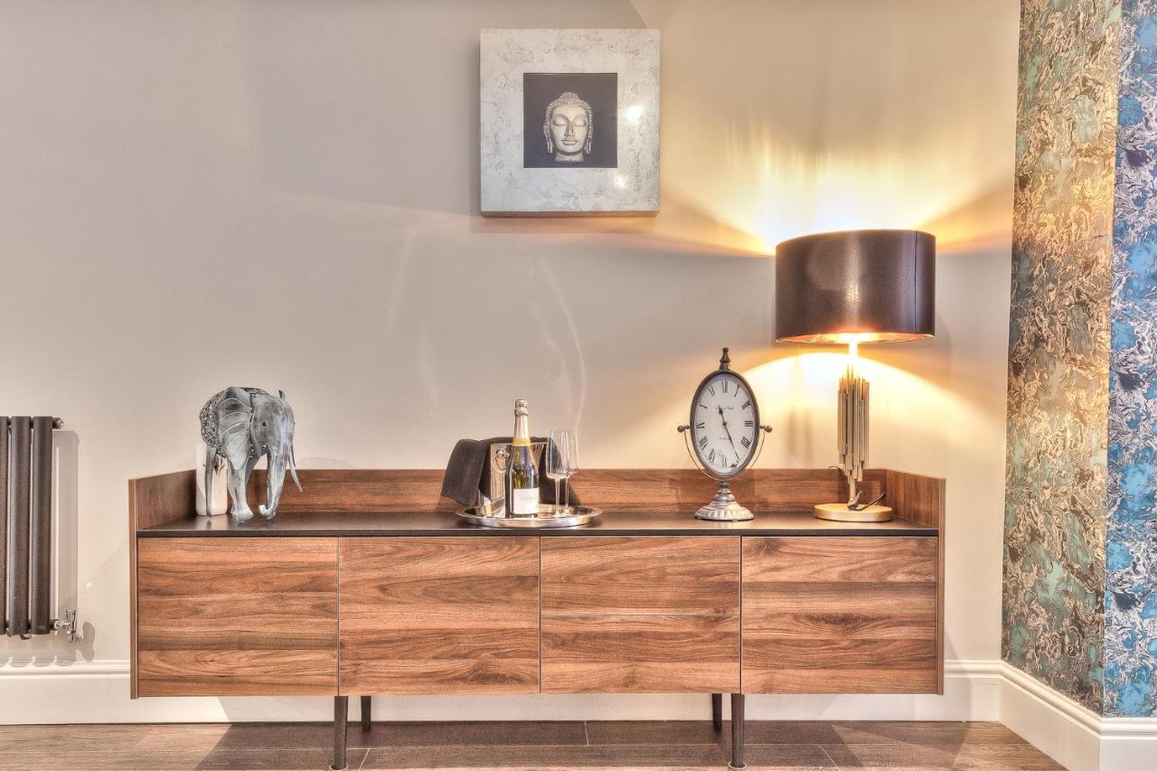The Mews Boutique Deluxe Apartments, Sleep 2-6 People , Central Location, Free Parking Windermere Eksteriør billede
