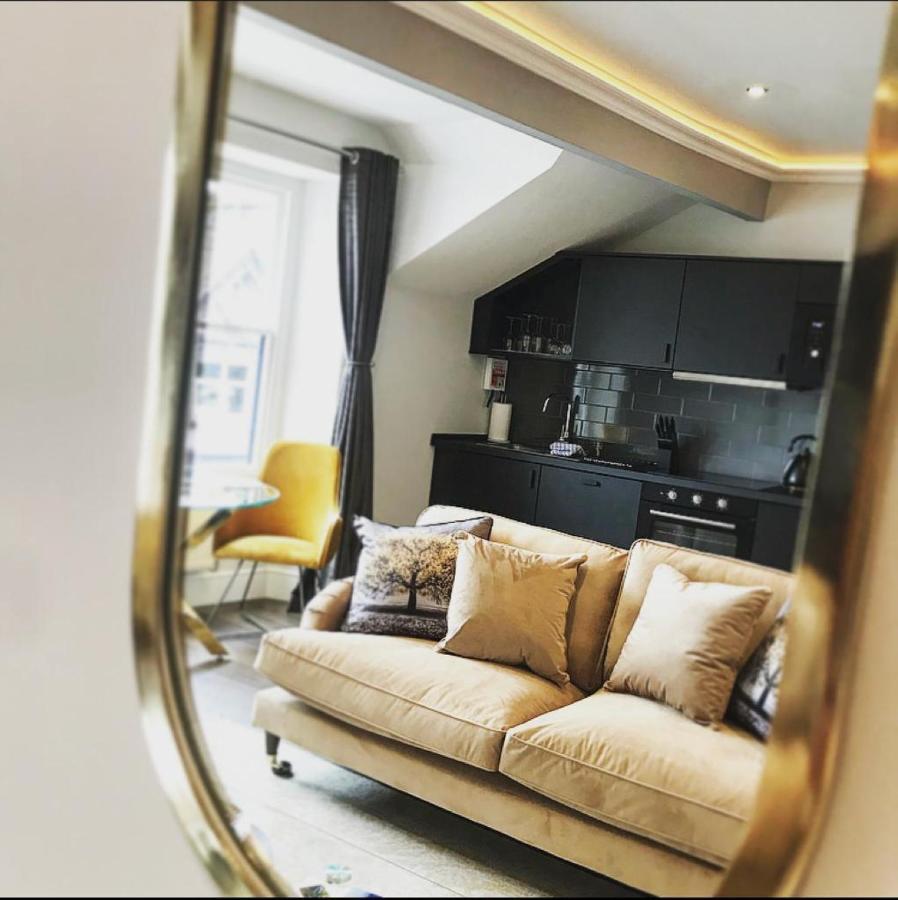 The Mews Boutique Deluxe Apartments, Sleep 2-6 People , Central Location, Free Parking Windermere Eksteriør billede