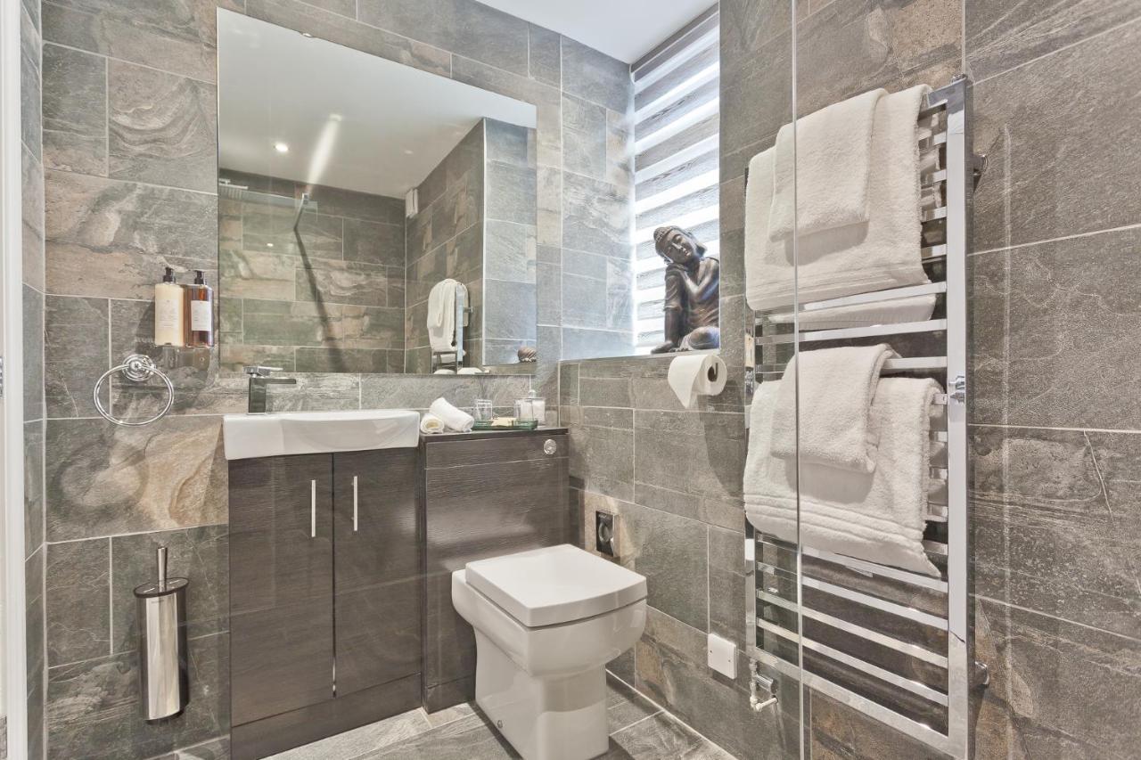 The Mews Boutique Deluxe Apartments, Sleep 2-6 People , Central Location, Free Parking Windermere Eksteriør billede