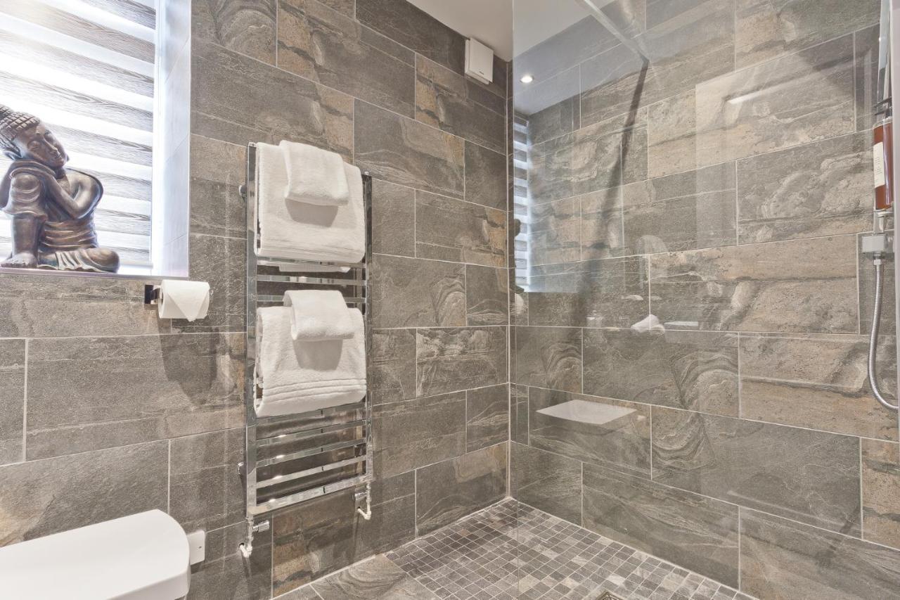 The Mews Boutique Deluxe Apartments, Sleep 2-6 People , Central Location, Free Parking Windermere Eksteriør billede