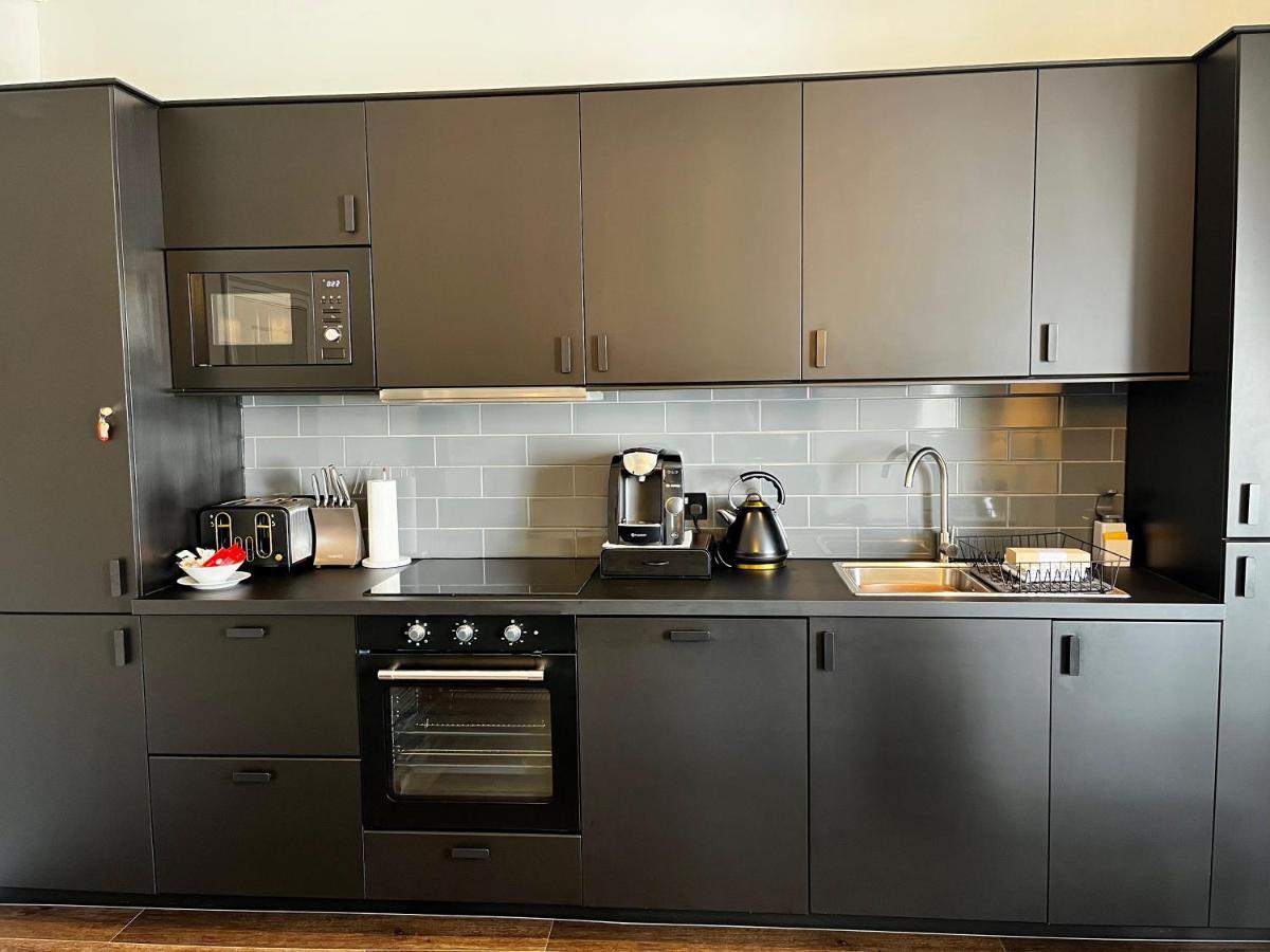 The Mews Boutique Deluxe Apartments, Sleep 2-6 People , Central Location, Free Parking Windermere Eksteriør billede