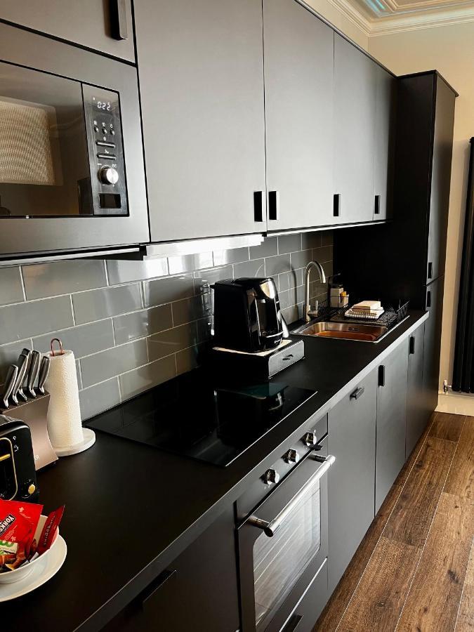 The Mews Boutique Deluxe Apartments, Sleep 2-6 People , Central Location, Free Parking Windermere Eksteriør billede